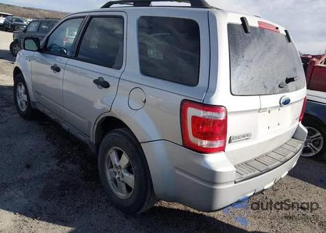 2008 Ford Escape Xlt z USA, uszkodzony, nr VIN 1FMCU93158KB75818